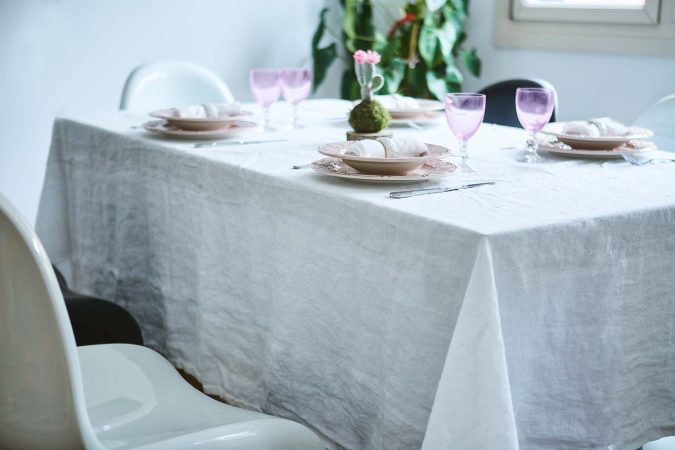 ¿Cómo se deben limpiar los manteles antimanchas?