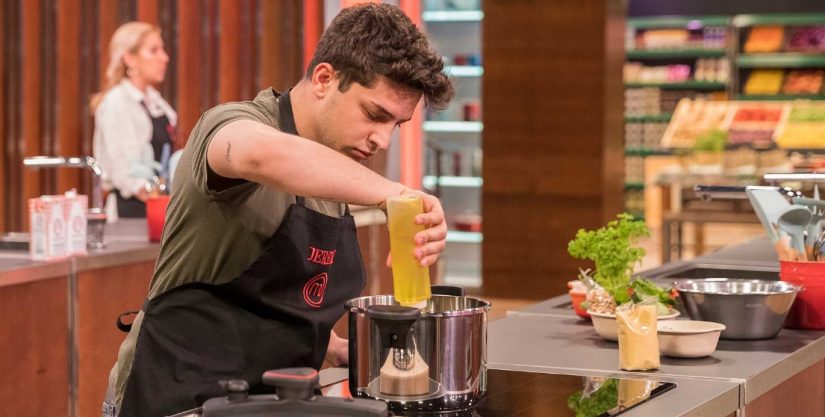 Masterchef: se enfrenta con los jueces y termina expulsada 9 Merca2.es El equipo azul tuvo problemas