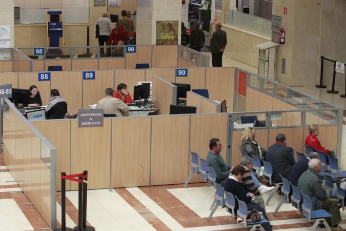 La OCU recomienda revisar el borrador de la declaración de la Renta 2022