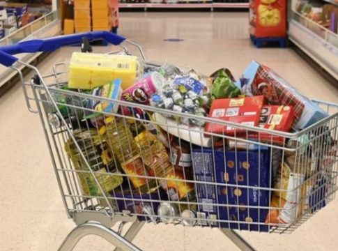 Supermercados-7 Cesta de la compra con productos de marca blanca