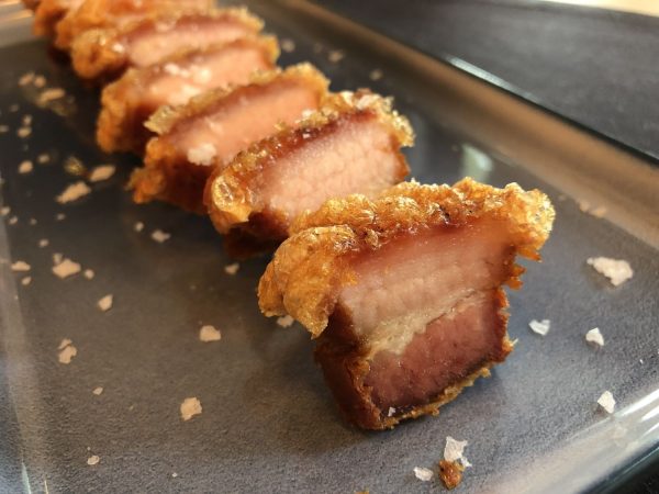 Trocea los torreznos