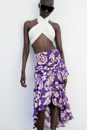 Zara consigue estilizar tu cintura con esta espectacular falda 13 Merca2.es La primavera llega con fuerza a Zara