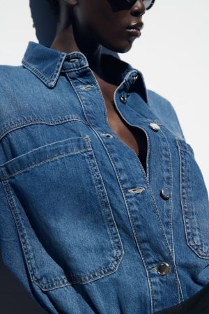 La camisa denim más versátil de Zara que no deja de venderse esta primavera
