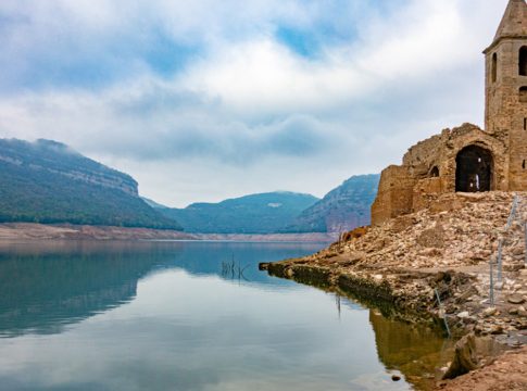 El pantano de Sau, icono de la sequía en Cataluña y la escasez de agua en la región El pantano de Sau, icono de la sequía en Cataluña y la escasez de agua en la región