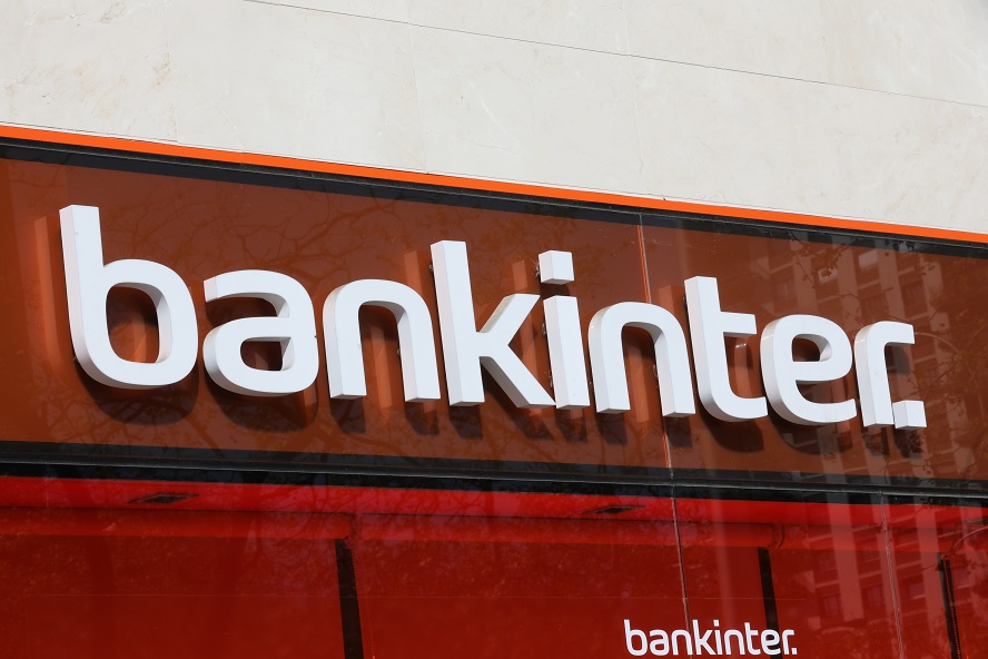 Bankinter y Unicaja se enfrentan a los grandes por las comisiones de las hipotecas