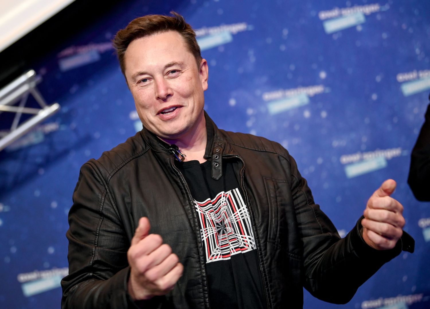 Elon Musk arma su propia empresa de inteligencia artificial para competir con OpenAI y ChatGPT