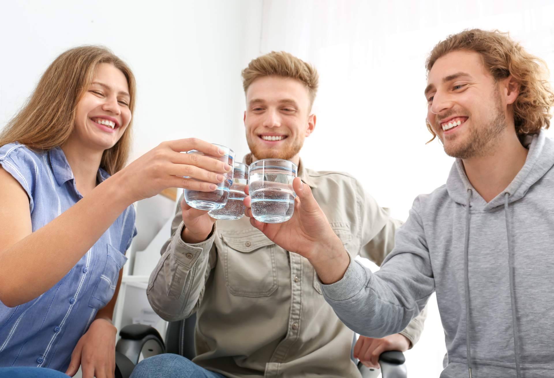 Poder acceder a agua mineral natural en todo momento de forma fácil con los dispensadores de agua para casa que ofrece Acquajet