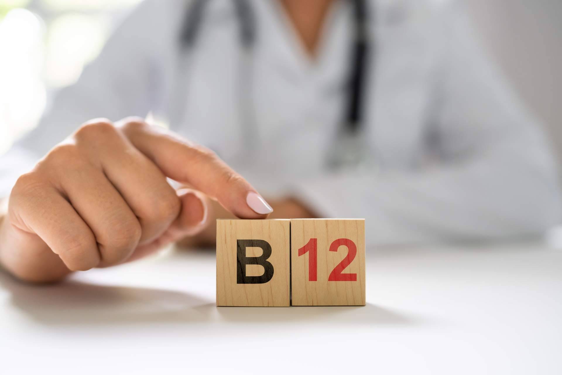 ¿Cuáles son las ventajas que ofrece la vitamina B12?