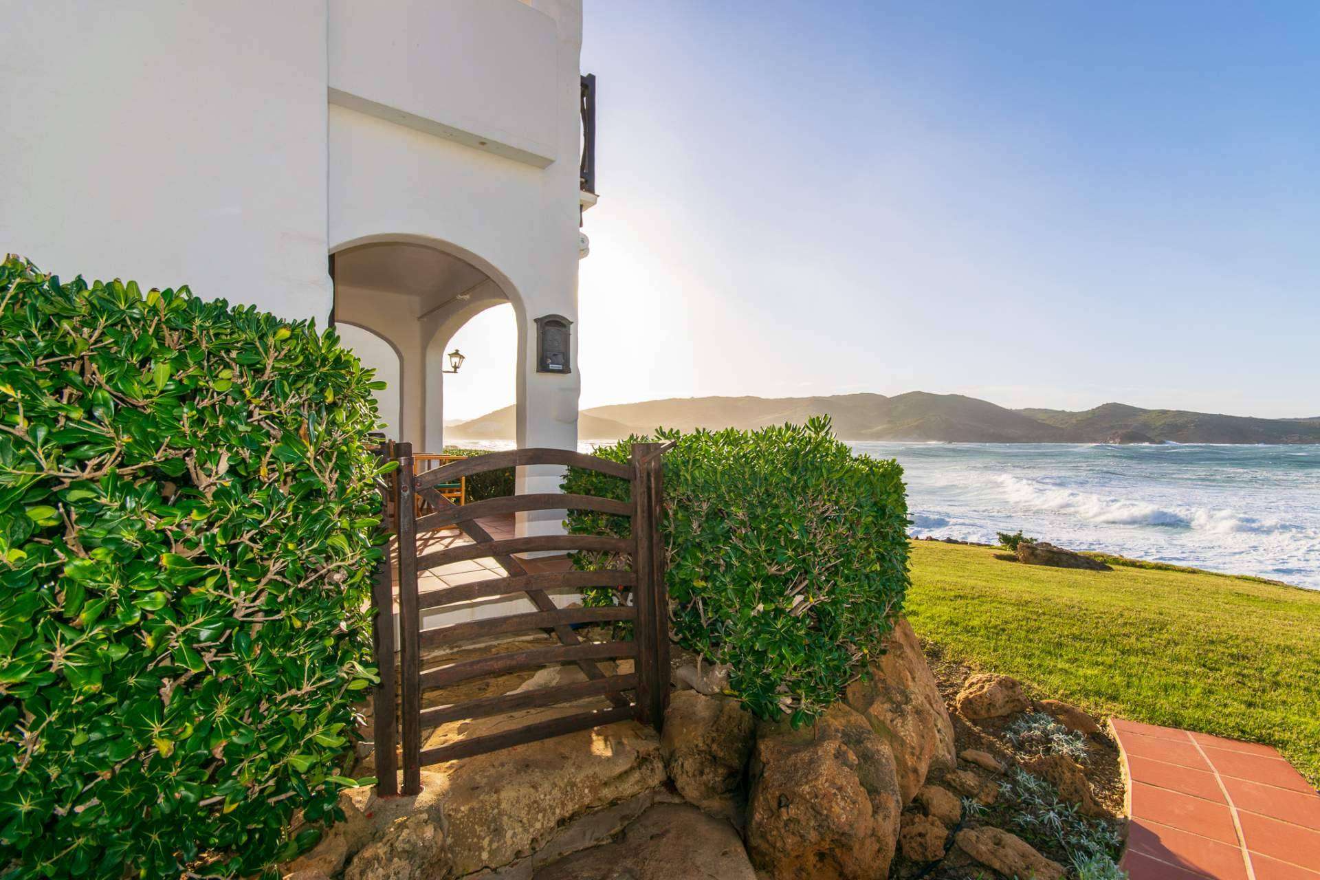 La agencia inmobiliaria que brinda una gran variedad de casas en Menorca es Home Menorca