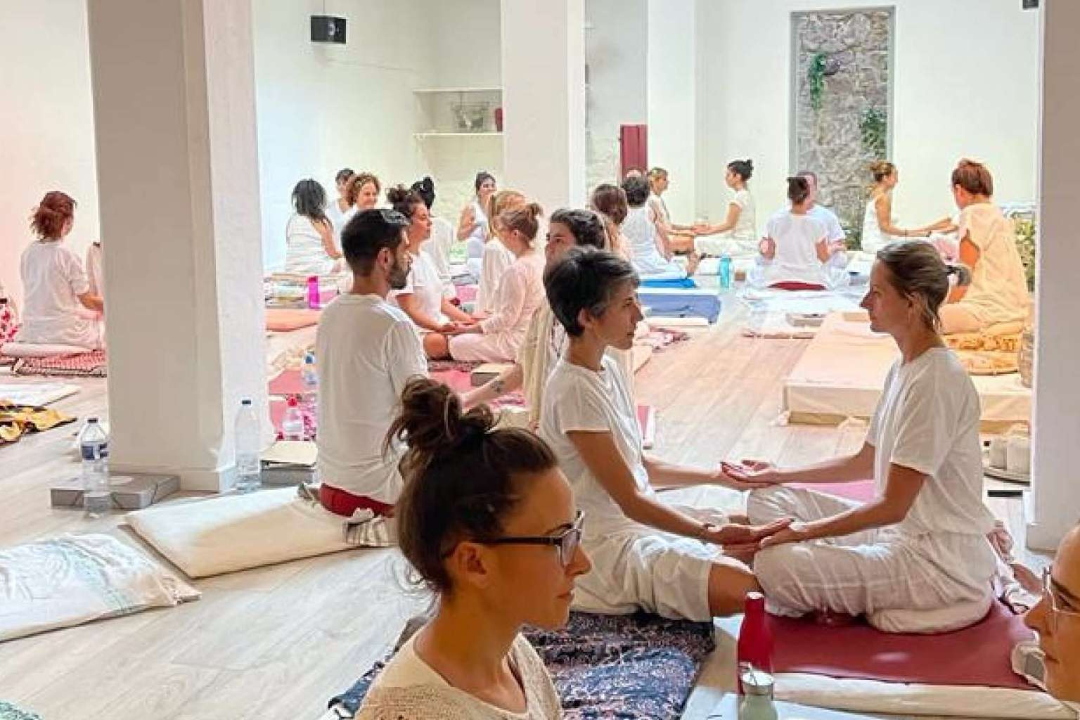 Los diversos estilos de yoga para luchar contra el sedentarismo, por blanc yoga