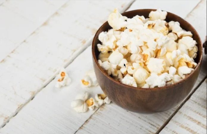 El peligroso componente que llevan las palomitas de supermercado 36 Merca2.es El diacetil presente en algunos alimentos podría estar relacionado con el Alzheimer