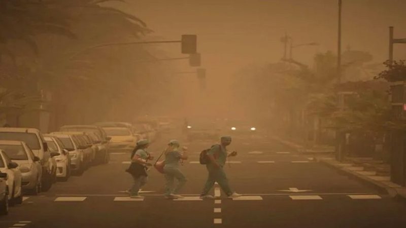 Zonas de España que se verán afectadas por el polvo sahariano 34 Merca2.es Alerta roja por la baja calidad del aire en el sur y centro de la península por el polvo sahariano y otros factores