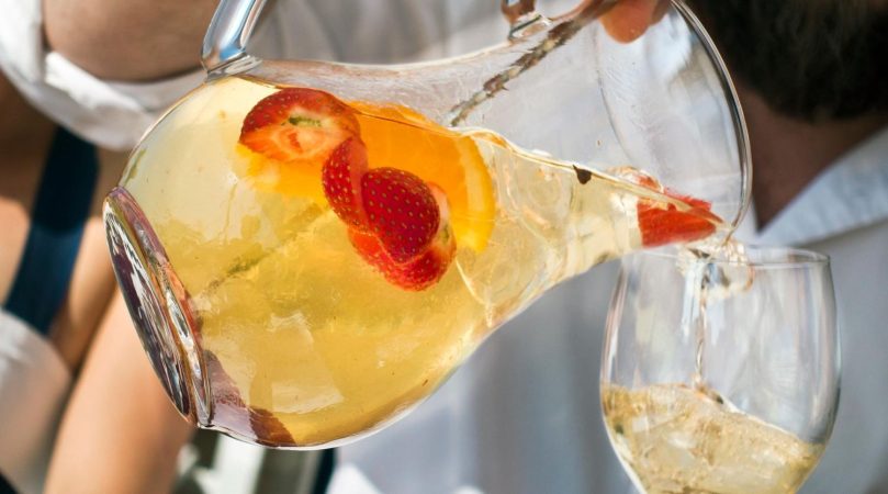 Preparación de la sangría de cava