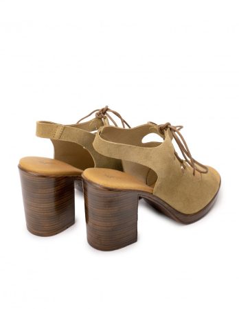 Sandalias con tacón de madera, entra las tendencias en sandalias de este verano