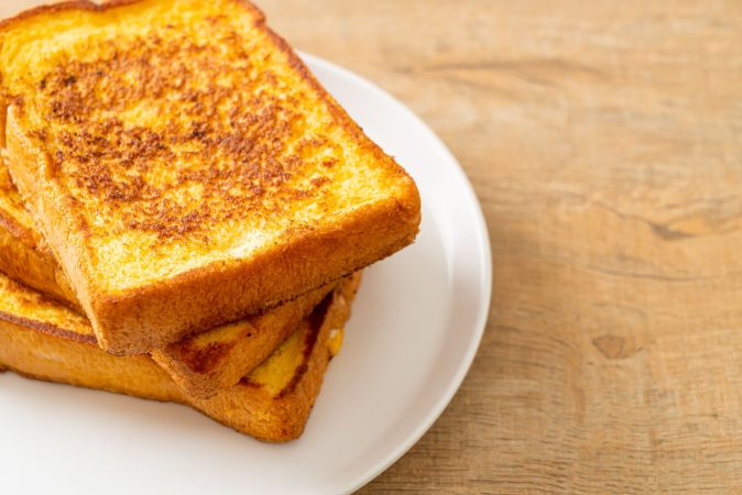 Tostadas francesas celestiales: una receta ligera y deliciosa, ¡Cocinada a la perfección en tu freidora de aire! 1 Merca2.es tostadas bneficios Merca2.es