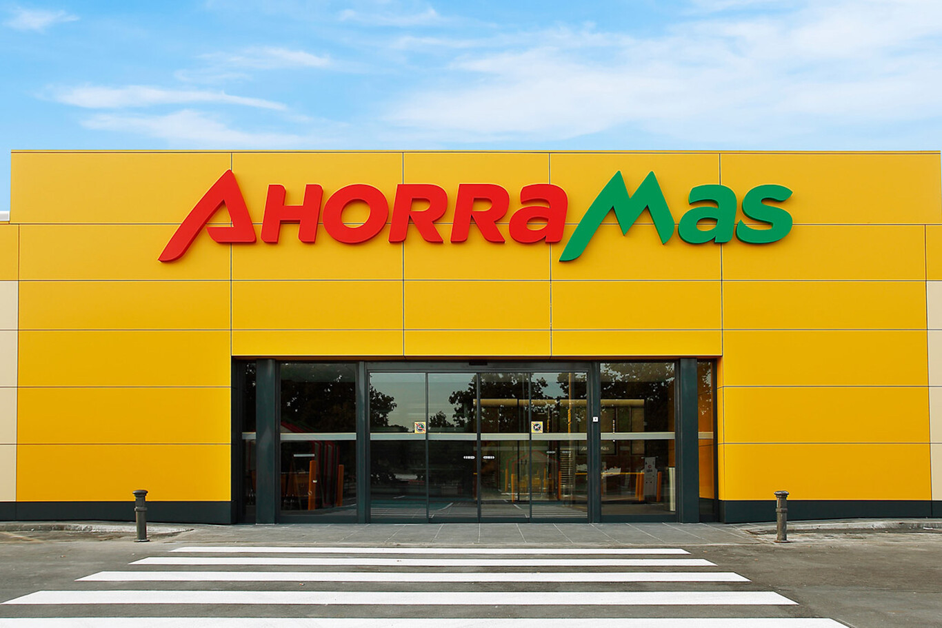 AhorraMás se apunta a la rebaja de 700 productos de la cesta de la compra