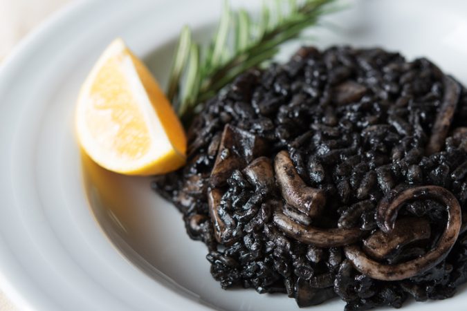 Arroz negro con calamares y sepia Merca2.es