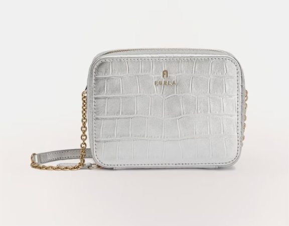 Dale un toque elegante a tu look con estos bolsos de El Corte Inglés 6 Merca2.es Bandolera mini Camelia de piel con estampado cocodrilo en plateado Merca2.es