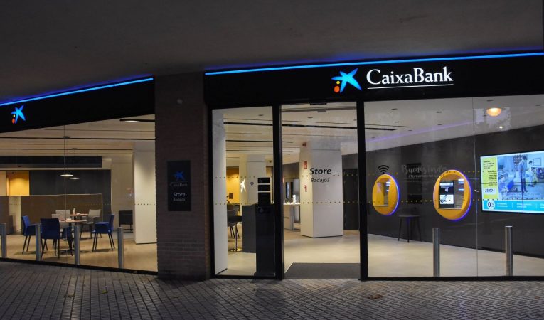 CaixaBank gana un 6% más de lo esperado y refuerza su perfil de rentabilidad sostenible en España 3 Merca2.es Caixabank
