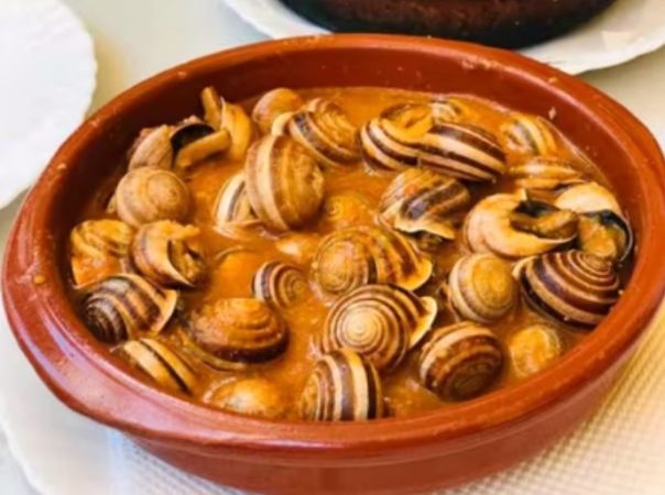 Preparación de las cabrillas en salsa de tomate