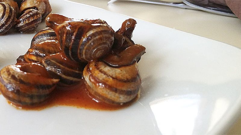 ¿Con qué acompañar las cabrillas en salsa de tomate?