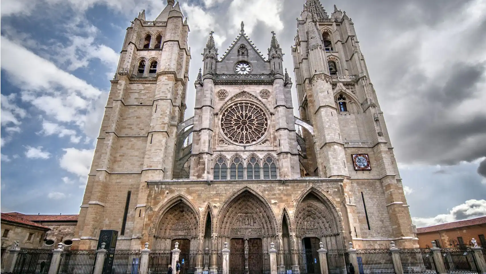 Catedral de León: una de las obras maestras del estilo gótico
