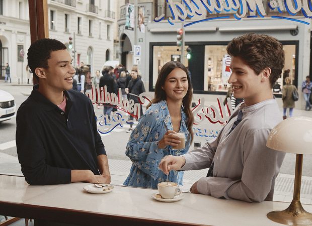 Springfield y La Vecina Rubia unen sus fuerzas con una colección llena de personalidad 9 Merca2.es Las tendencias 2025 que no puedes perderte