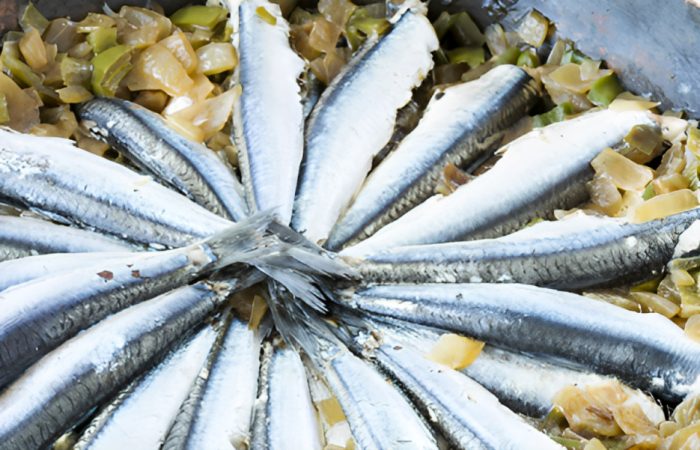 Coloca las capas de las anchoas a la papillote