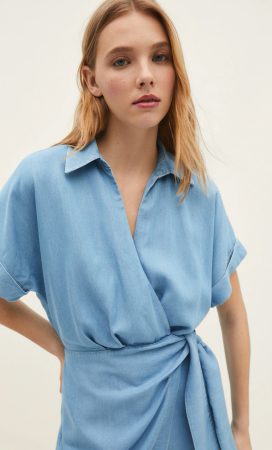 Se agota en Stradivarius este mono vaquero con 'efecto tipazo' 40 Merca2.es El mono vaquero de Stradivarius