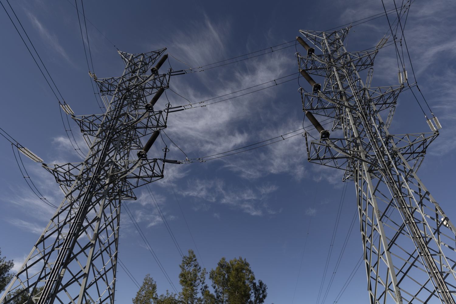Los millonarios ahorros fiscales que tendrán las energéticas si el PP gana el 23 de julio