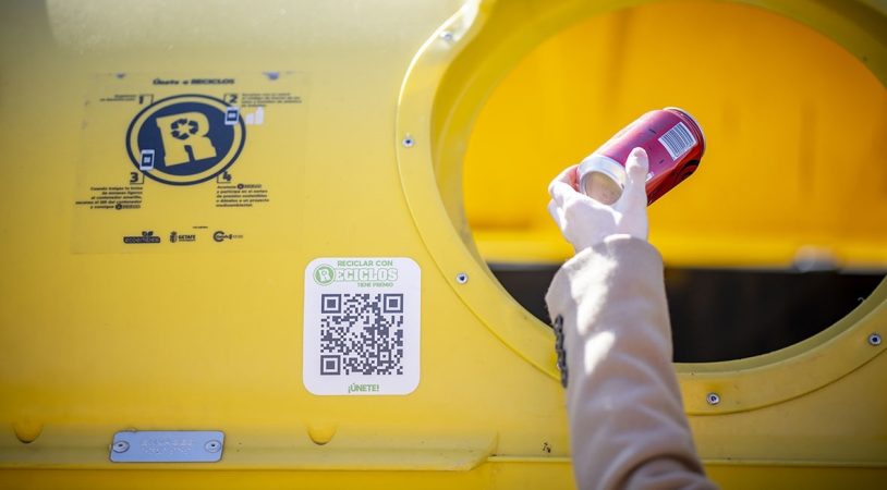 Microsoft y Ecoembes apuestan a la tecnología para acelerar la economía circular en 2023 2 Merca2.es EuropaPress 4963998 contenedor codigo qr sistema devolucion recompensa sdr Merca2.es