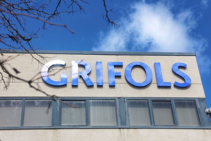 Grifols se enfrenta al letal efecto dominó de la venta de acciones 1 Merca2.es Grifols, Cellnex o Elecnor tienen filiales en venta que podrían cerrar antes de fin de 2023