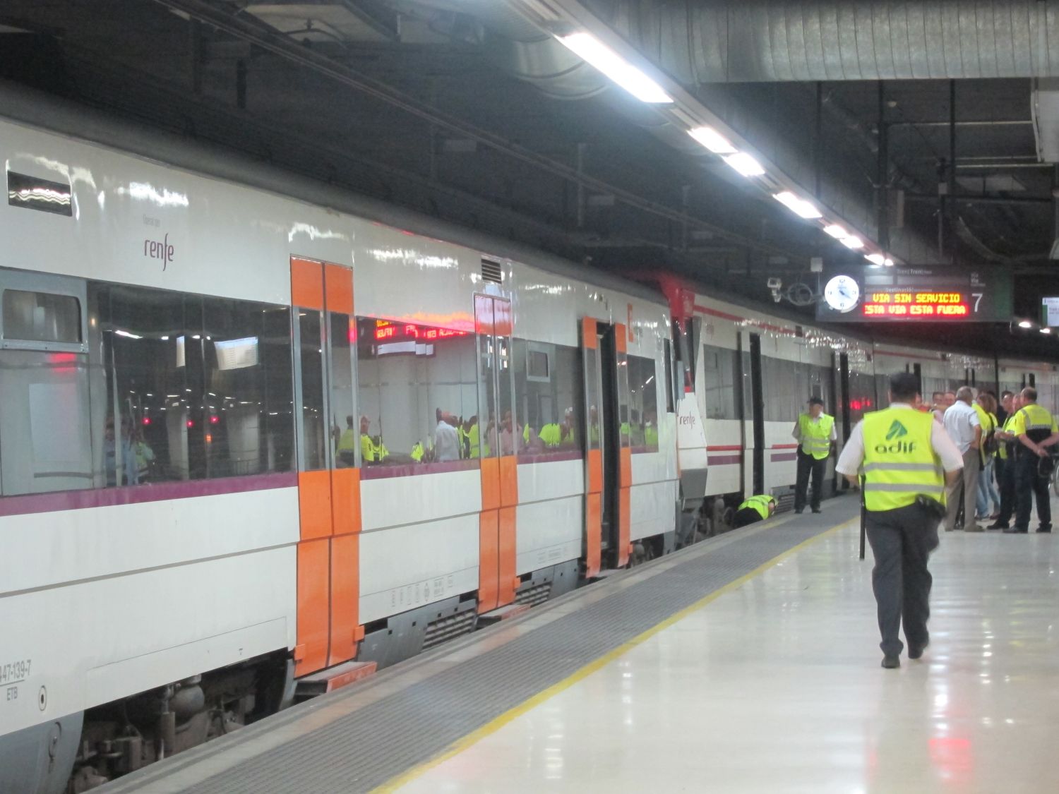 Junto al anuncio electoral el gobierno aprueba 144 millones para reforzar el tren de Barcelona