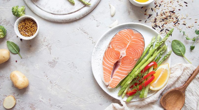 Cómo preparar un reparador marmitako de salmón, una versión más suave que el original 57 Merca2.es Ingredientes para el marmitako de salmon Merca2.es