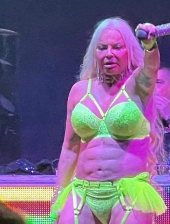 A ella no le importa, mientras siga haciendo lo que más le gusta