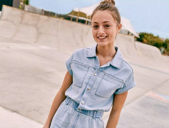 Se agota en Stradivarius este mono vaquero con 'efecto tipazo' 38 Merca2.es Mono corto denim