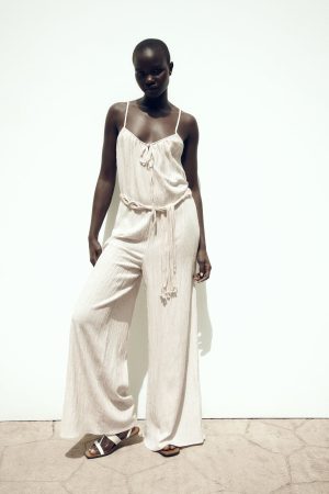 El mono palabra de honor más exitoso de Zara 31 Merca2.es Mono wide leg efecto arrugado de Zara