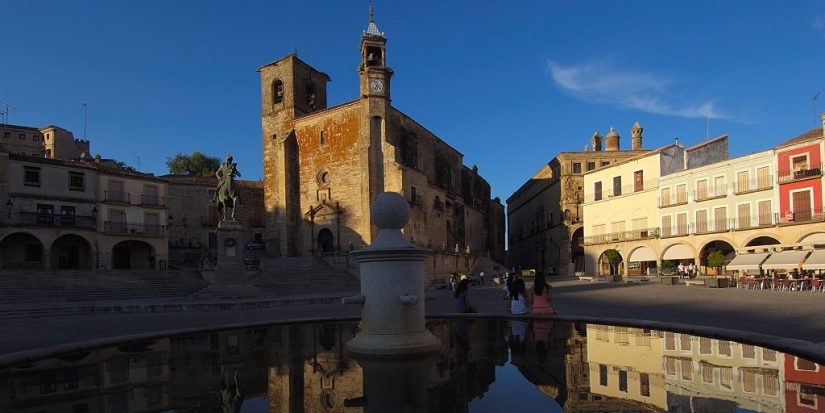 ¿Cuántos habitantes tiene Trujillo?