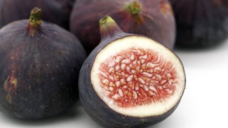 Original plato de cinta de lomo con brevas al Pedro Ximénez 43 Merca2.es Beneficios de comer brevas