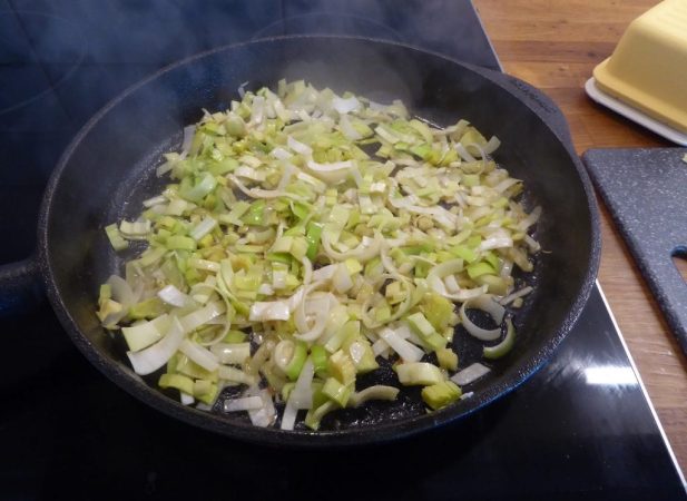 Primero hay que pochar las verduras