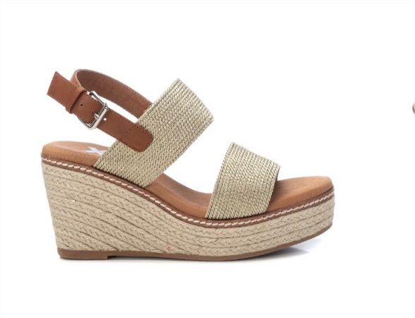 Elegante, en negro y por solo 17,99 €: El Corte Inglés tiene el pantalón perfecto como fondo de armario 7 Merca2.es Sandalias de cuna de mujer color oro con cierre de hebilla Merca2.es