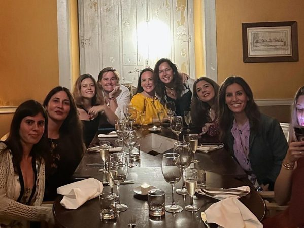 Tamara y sus amigas cenando