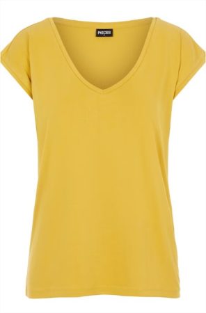 El Corte Inglés nos 'regala' estos básicos de armario para llevar a diario 8 Merca2.es Top de mujer basico manga corta Merca2.es