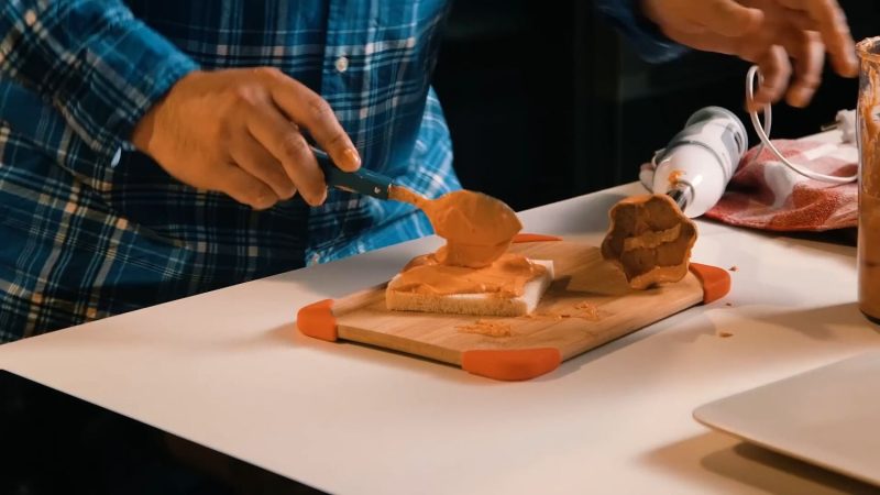 Unta las rebanadas con la crema