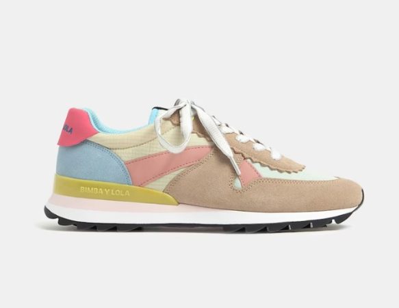 Zapatillas de mujer en beige tecnicas bajas con detalles multicolor Merca2.es