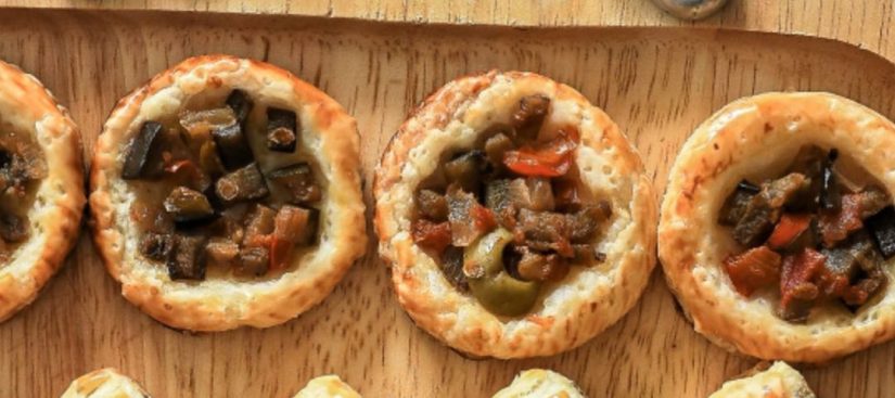 Preparación de los canapés de hojaldre de capota siciliana