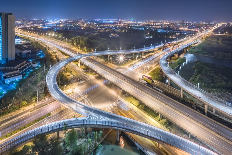 Las constructoras españolas aprovechan la inversión pública para su internalización
