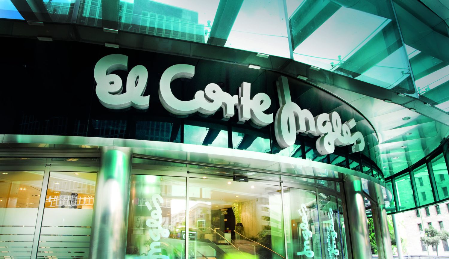 El bolso mini de El Corte Inglés ‘a todo color’ con el que serás la envidia de tus amigas