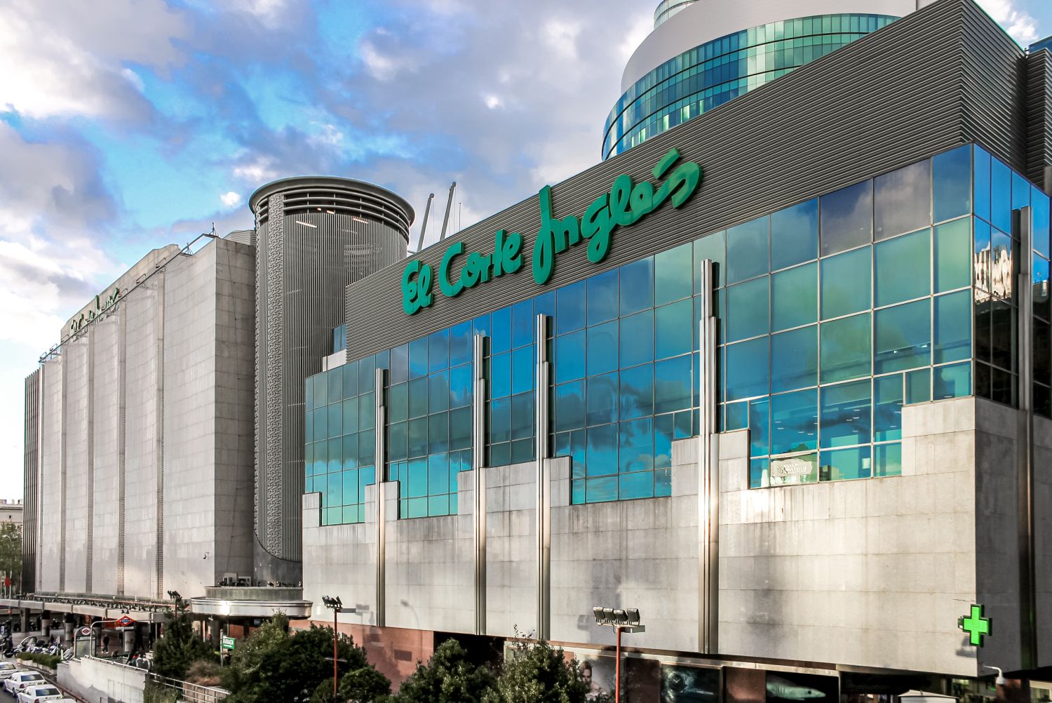 El Corte Inglés: la camiseta deportiva por 5,95 €, sudadera por 11,95 €, top por 11,85 € y más ofertas de su web