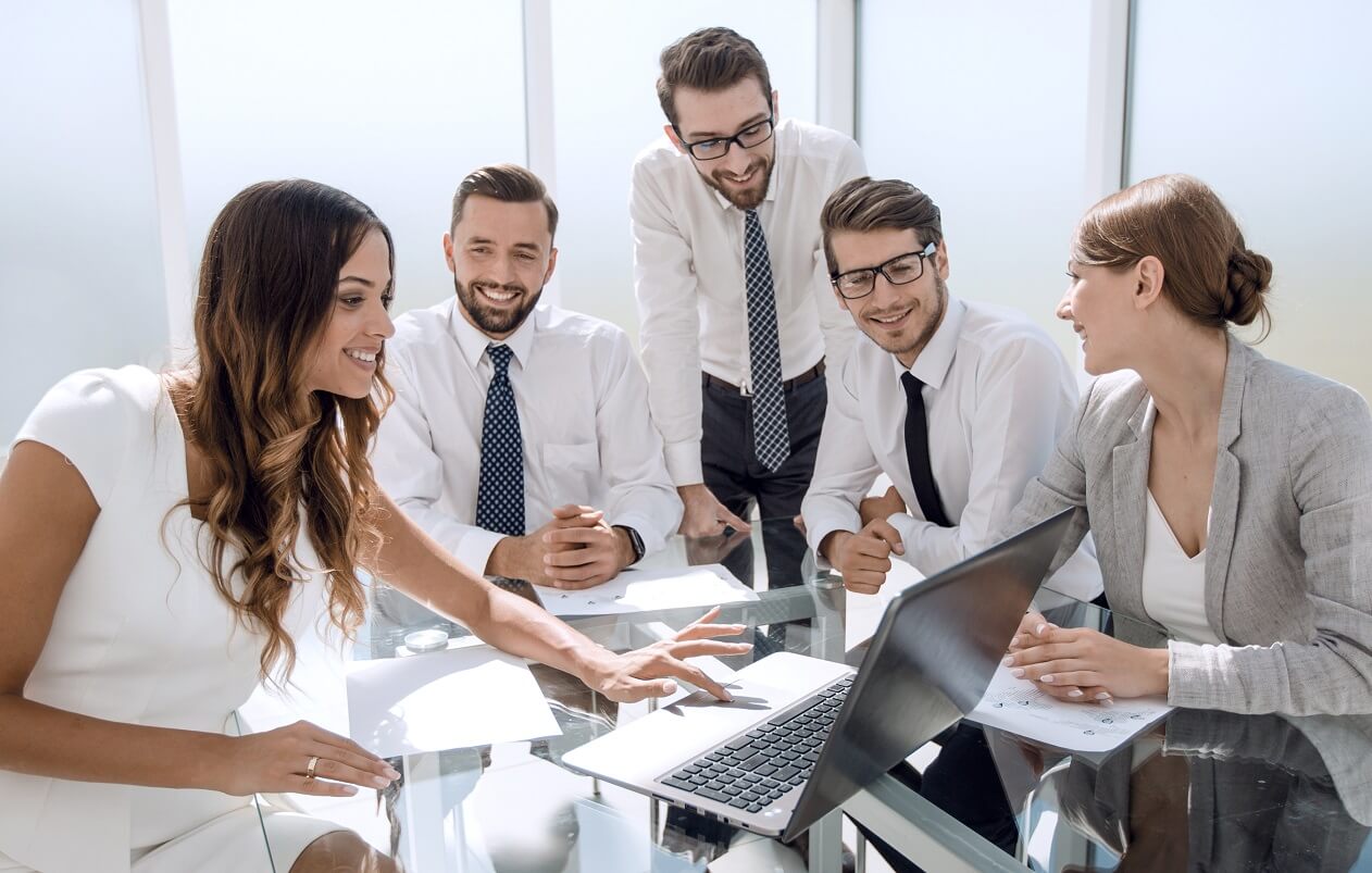 El dilema de las empresas: contratación externa o promoción interna